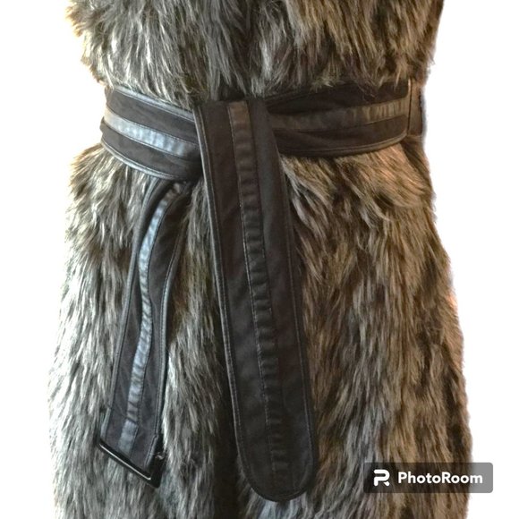 Du Monde Women's Faux Fur Sleeveless Jacket - Picture 5 of 8